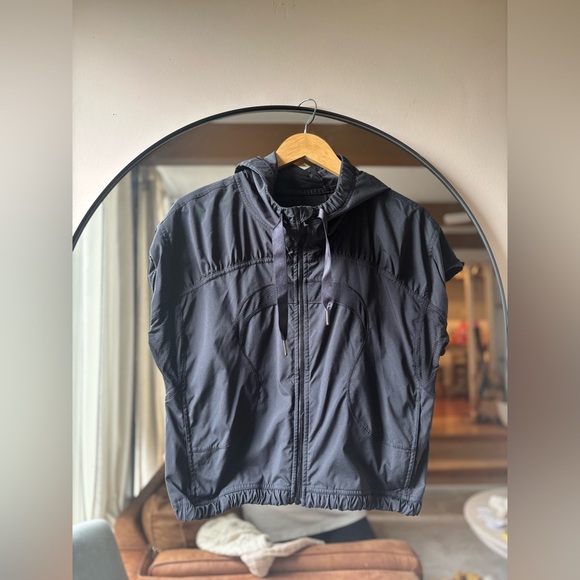 LULULEMON | short sleeve nylon jacket | size 6 - Picture 1 of 3